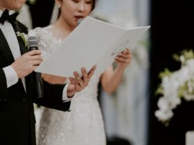 Teks Pranatacara Panduan Lengkap Menyusun Naskah MC Adat Jawa yang Rapi, Luwes, dan Mengalir