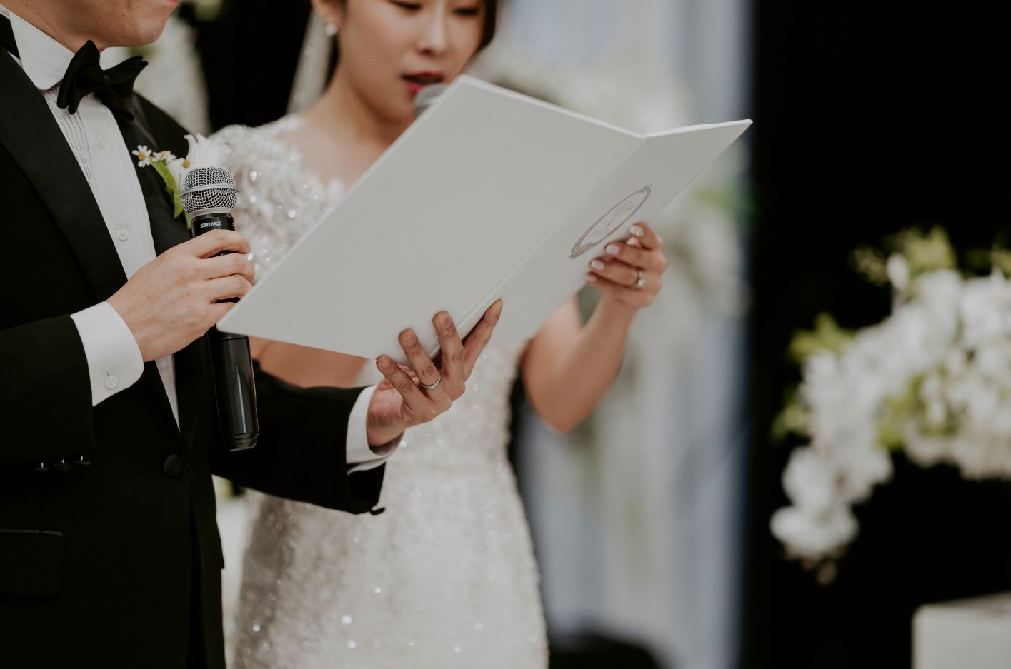 Teks Pranatacara Panduan Lengkap Menyusun Naskah MC Adat Jawa yang Rapi, Luwes, dan Mengalir