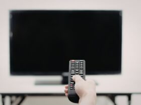 Daftar Lengkap Kode Remot TV Polytron untuk Remot Universal