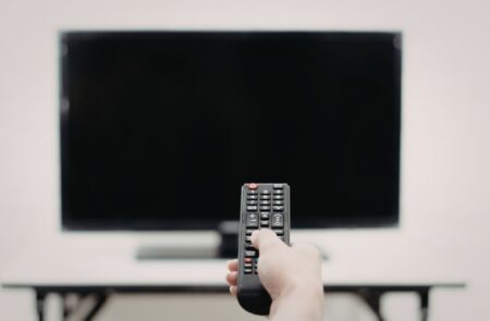 Daftar Lengkap Kode Remot TV Polytron untuk Remot Universal