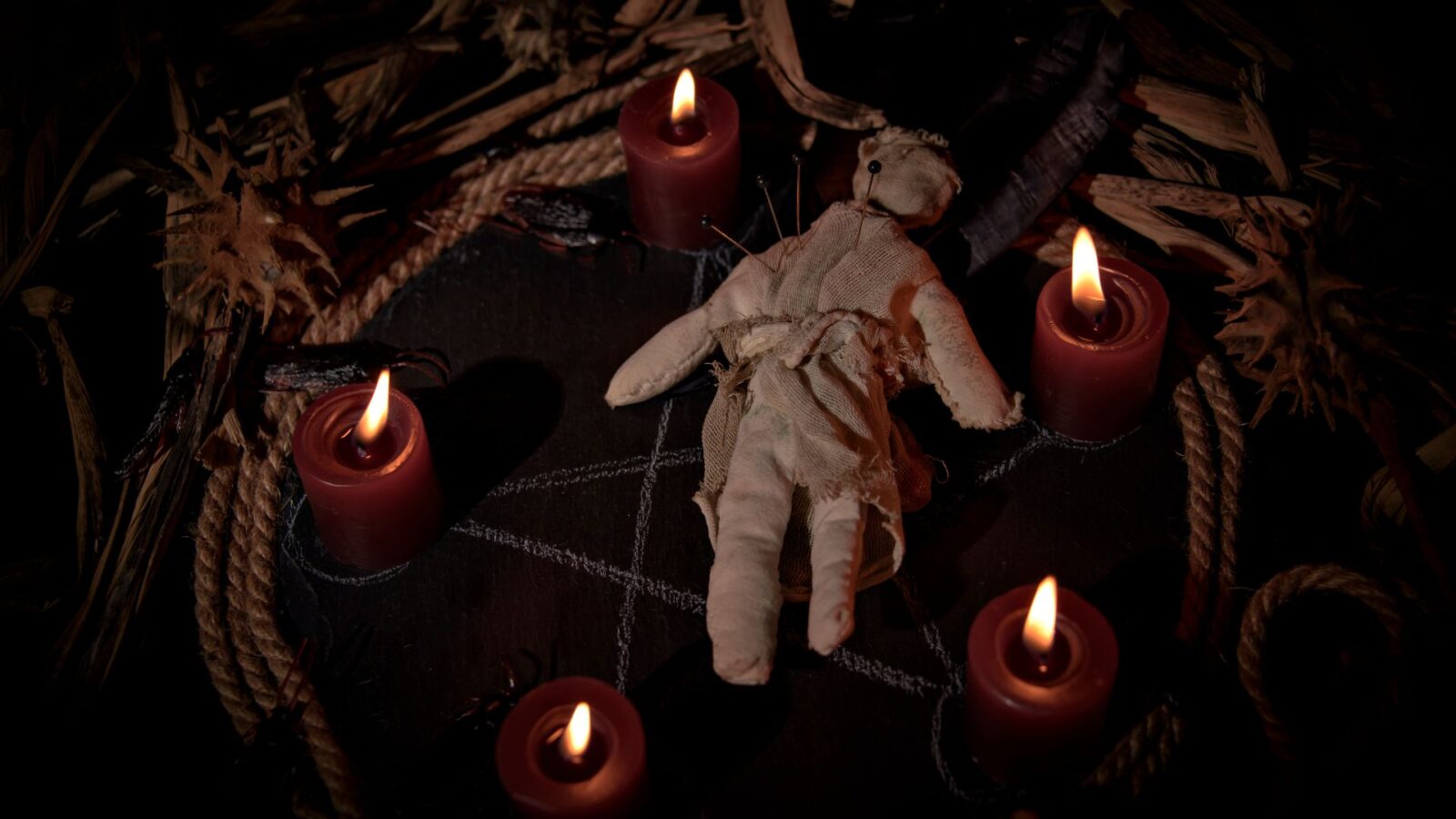 Boneka Arwah: Mitos, Fakta, dan Pandangan Psikologis yang Perlu Anda Tahu