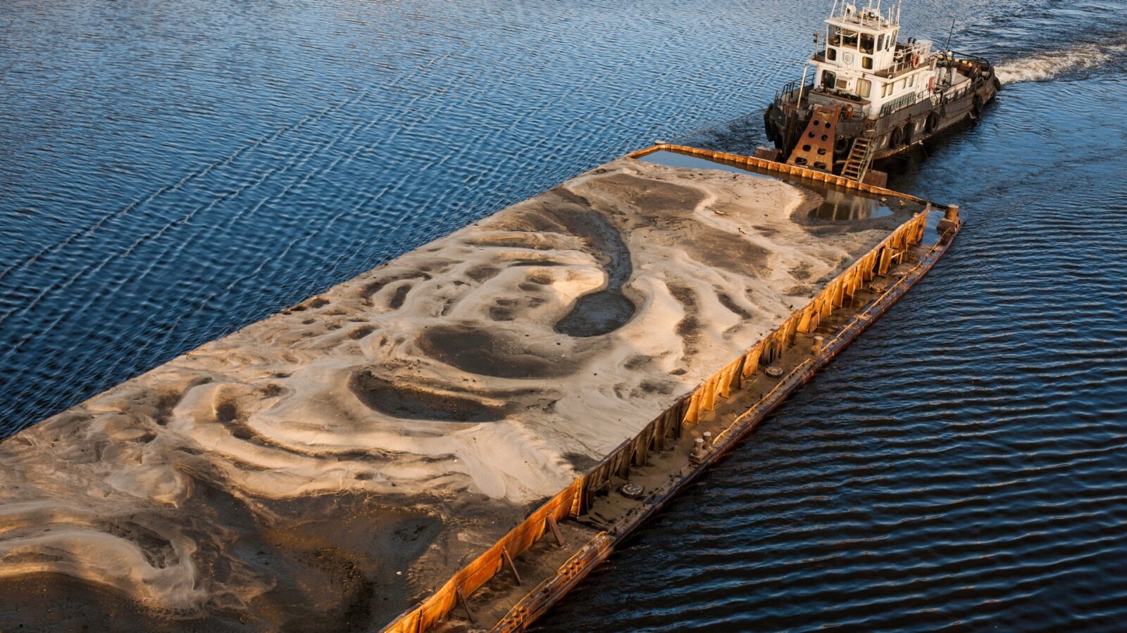 Ekspor Pasir Laut: Dampak, Regulasi, dan Peluang Ekonomi yang Perlu Dipahami