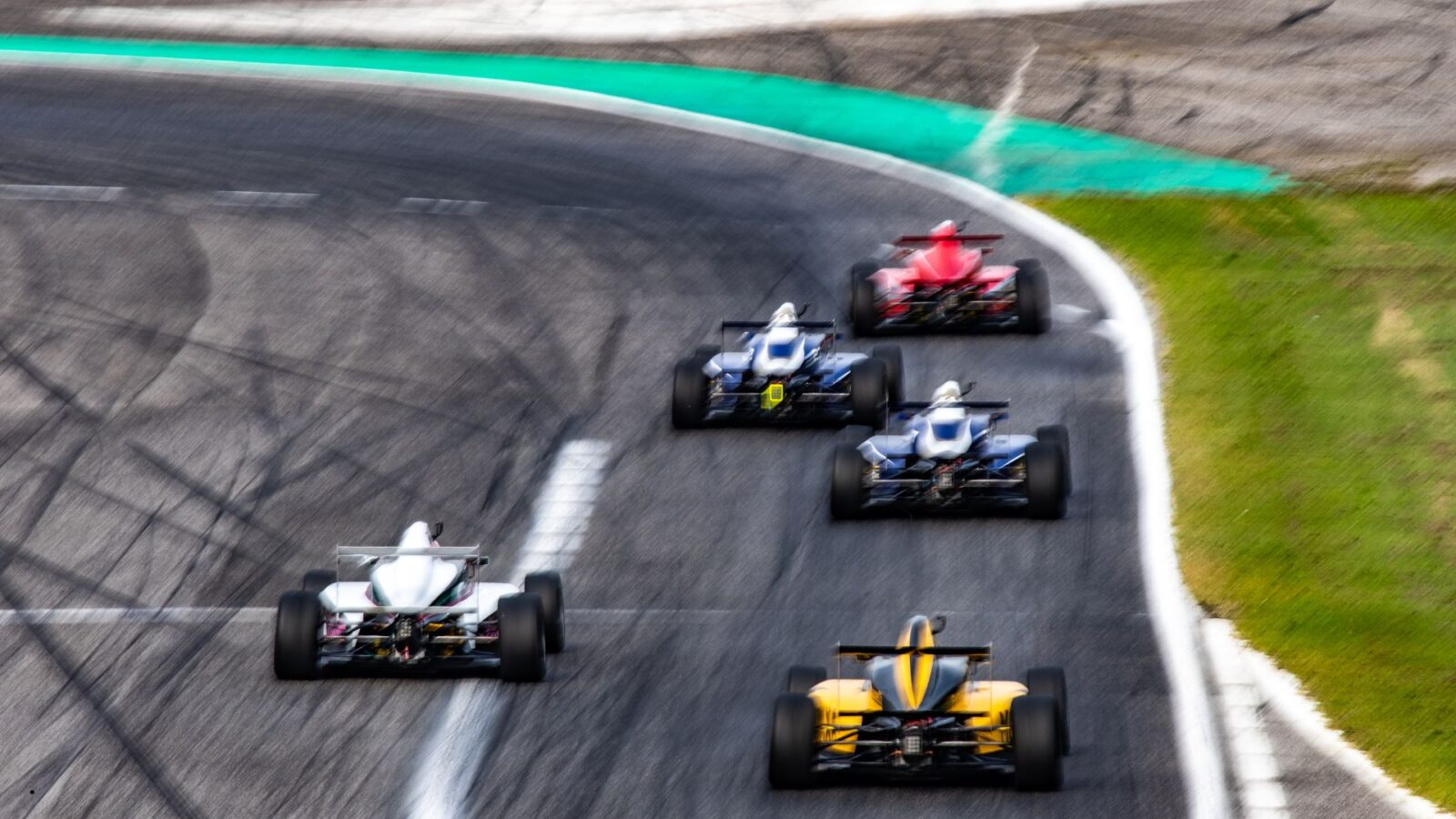 F1 Racing: Mengenal Dunia Balap Formula 1, Teknologi, dan Kompetisi Paling Bergengsi