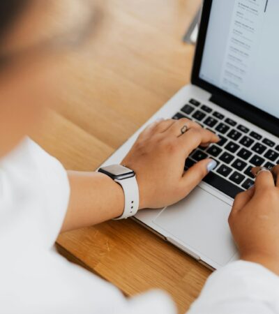 Arti Typing dan Perannya dalam Komunikasi Digital Modern