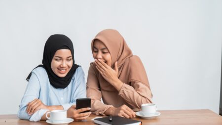 Bestie Artinya: Makna, Asal Kata, dan Peran dalam Hubungan Modern
