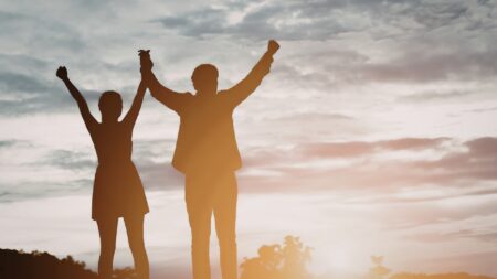 Euforia Adalah: Arti, Penyebab, dan Dampaknya dalam Kehidupan Sehari-hari