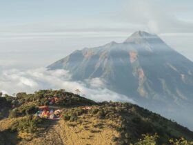 Gunung Sanggabuana: Pesona Alam, Sejarah Mistis, dan Daya Tarik Tersembunyi di Jawa Barat