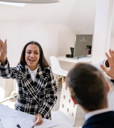 Optimis: Cara Membangun Pola Pikir Positif yang Realistis dan Berdampak