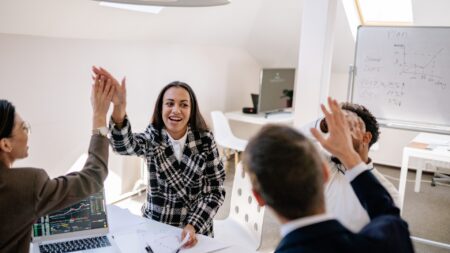 Optimis: Cara Membangun Pola Pikir Positif yang Realistis dan Berdampak