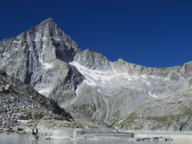 Keindahan Puncak Jaya: Fakta Menarik dan Daya Tarik Tertinggi di Indonesia