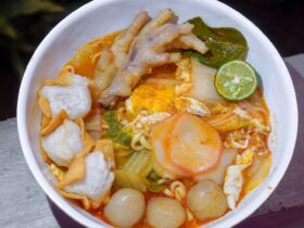 Seblak Ceker: Kuliner Pedas Gurih yang Selalu Bikin Nagih