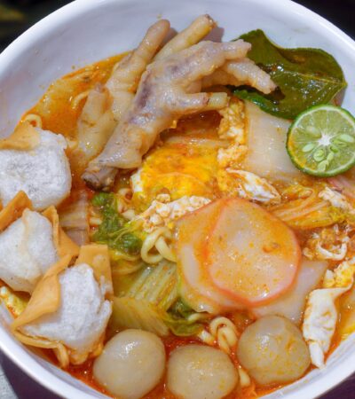 Seblak Ceker: Kuliner Pedas Gurih yang Selalu Bikin Nagih