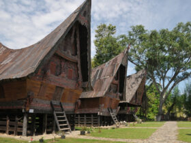 Rumah Bolon Berasal Dari Mana Mengenal Rumah Adat Batak Toba yang Sarat Makna dan Keunikan